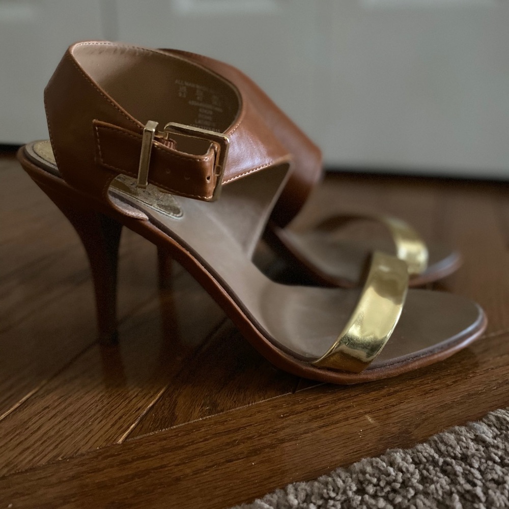 Open toe pumps